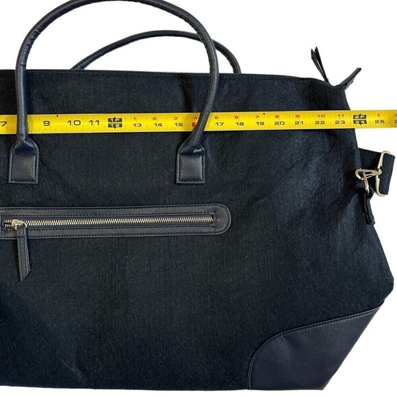 NWOT DSW EXCLUSIVE FREE FELT WEEKENDER BAG TOTE NAVY BLUE - Picture 9 of 11